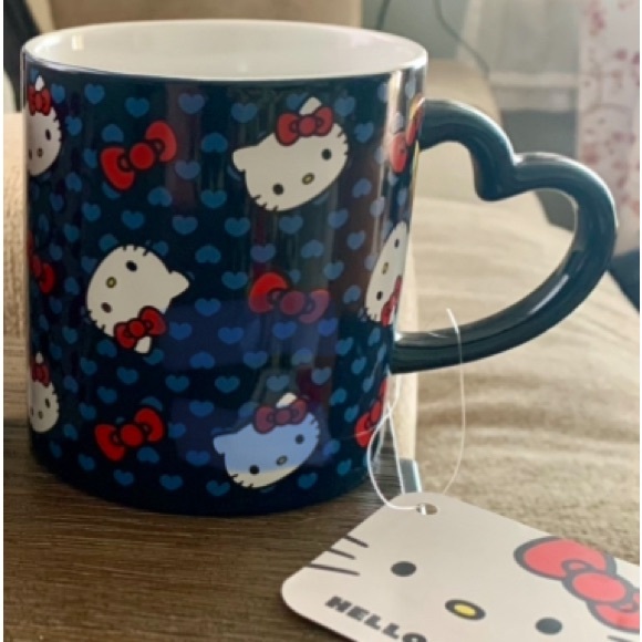 NWT Hello Kitty Collectible Ceramic Mugs w/Heart-Shaped Handle • Set of (2) Cups - Picture 2 of 7
